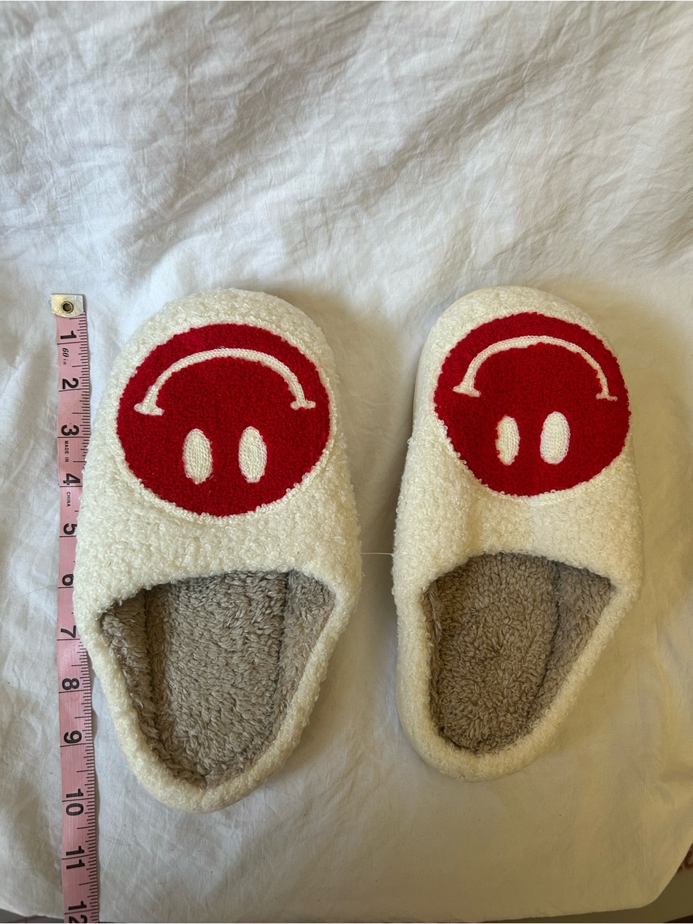 Cozy Women’s Cream Slippers with Red Smile Patch